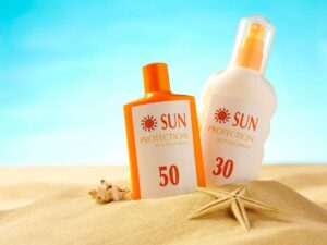 creme solari sulla spiaggia