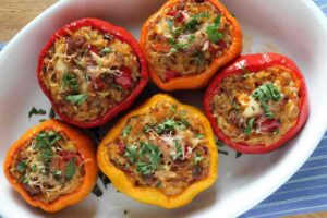 peperoni ripieni in una pirofila