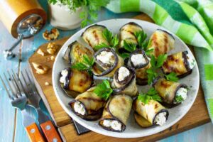 involtini di melanzane in piatto