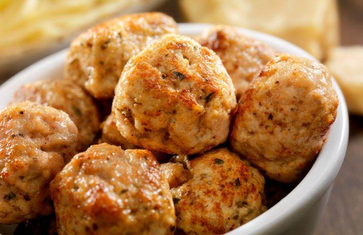 polpette fritte in una ciotola
