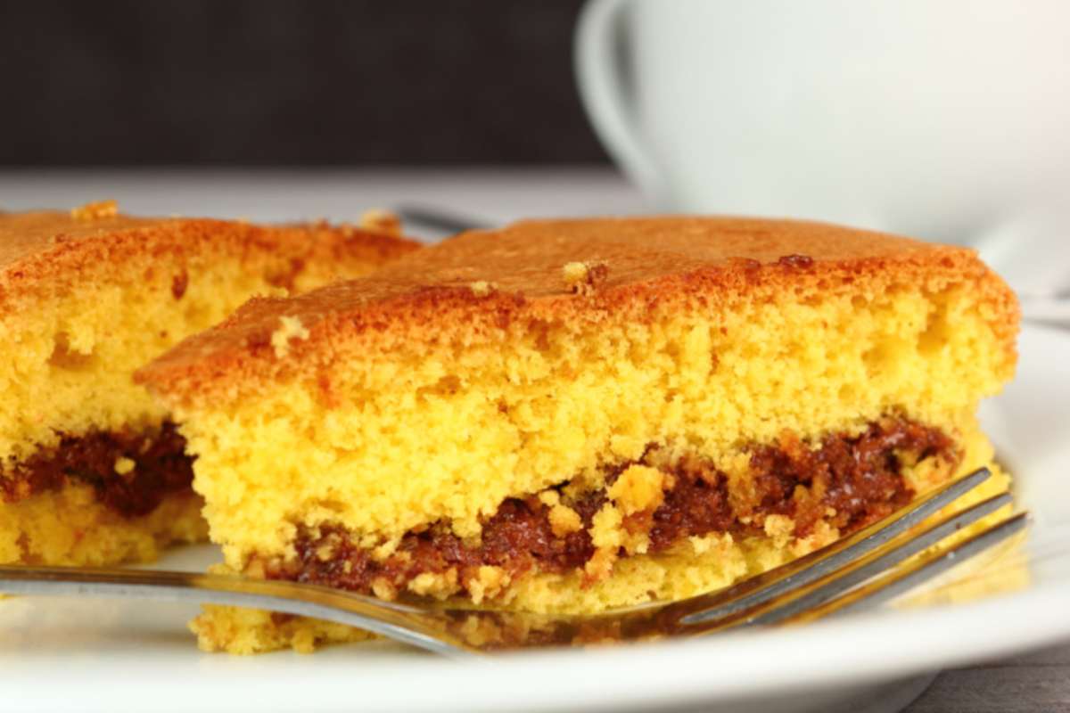 sponge cake su piatto