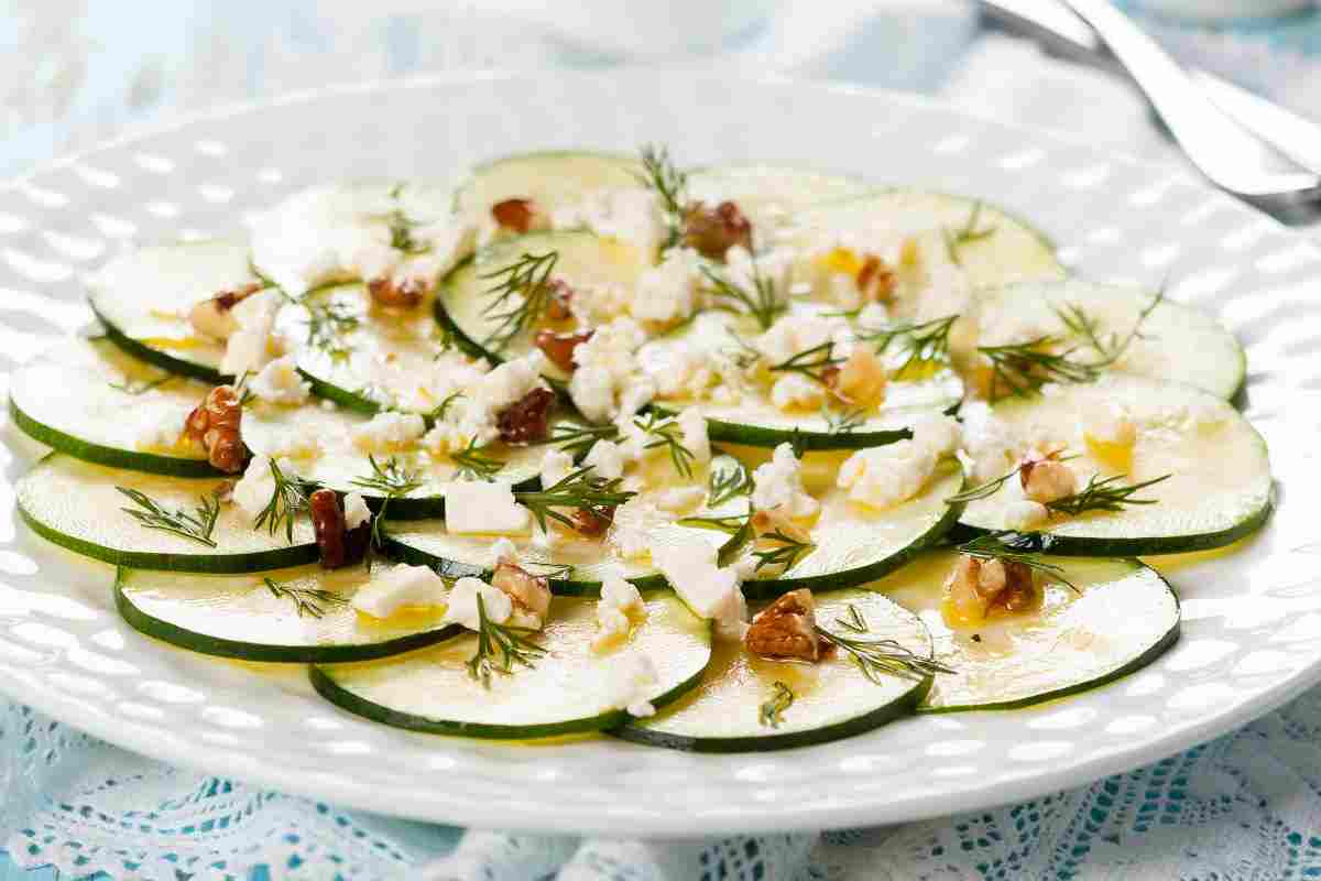 zucchine marinate con noci e rosmarino